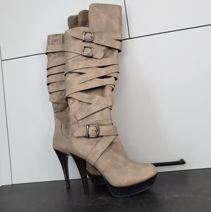 Size 41 , 5 inch heeled boots.